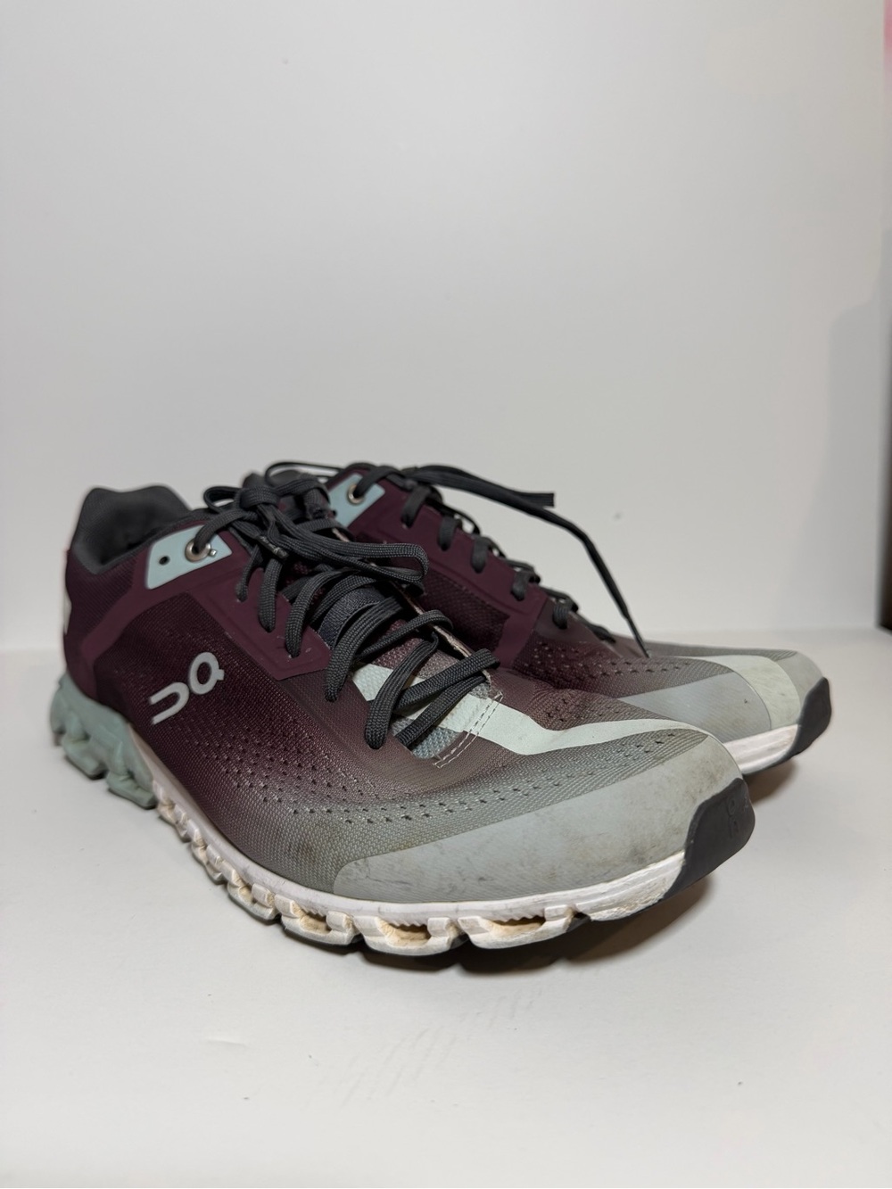 On Running‎ Women's Cloud Runner Shoes - Burgundy & Gray size 10